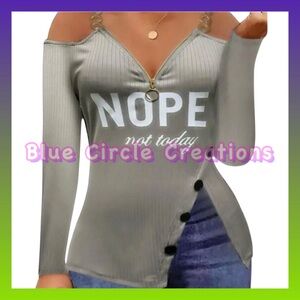 Chicme Gray Cold Shoulder Chain Strap Zip Up Long Sleeve Top
•Size Medium